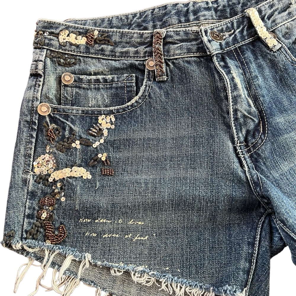 Off The Lip - Womens Embroidered/Beaded Jean Cut Off Shorts Sz. 29"W - Picture 2 of 8